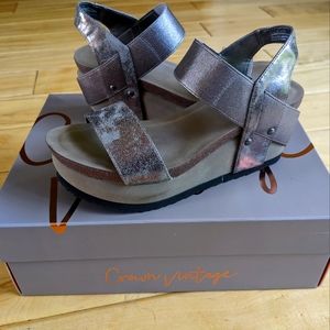 Crown Vintage Wedges